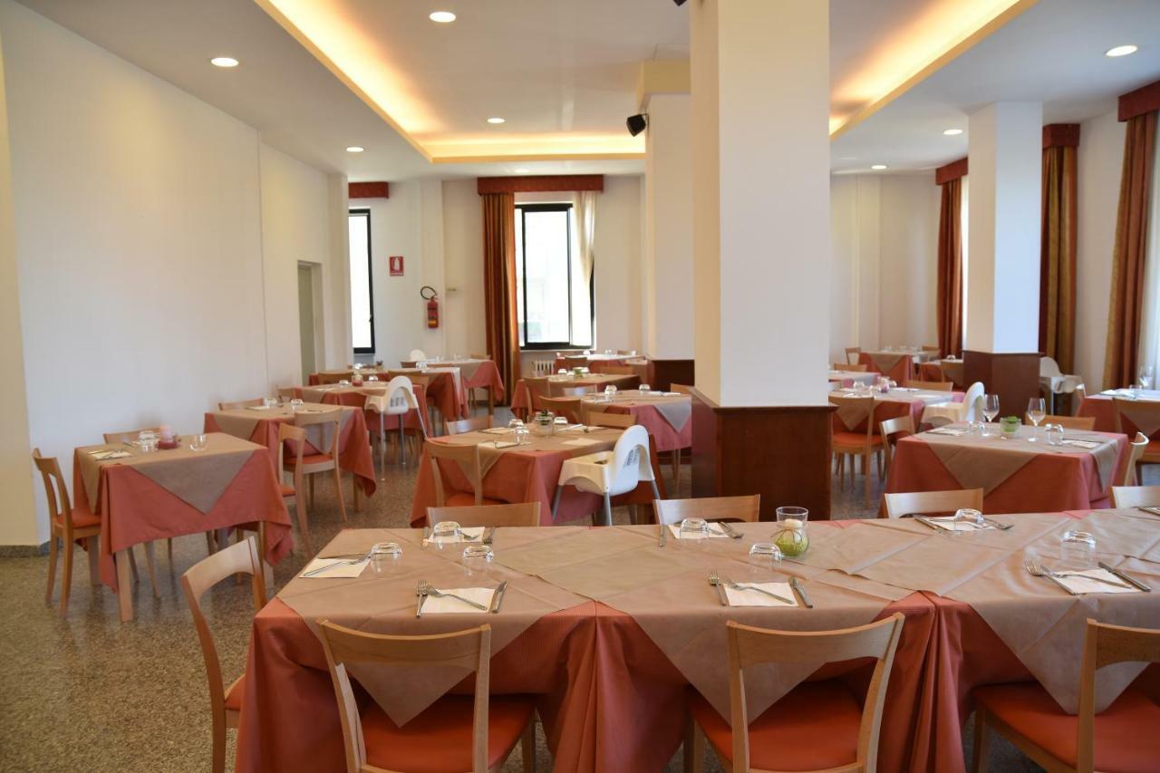 Hotel Excelsior Montesilvano Marina Екстериор снимка