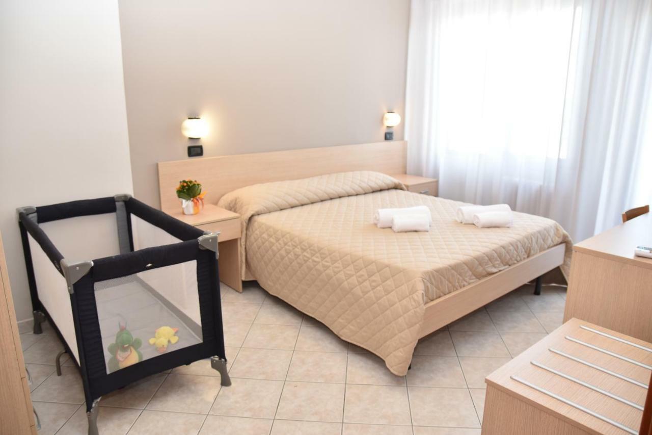 Hotel Excelsior Montesilvano Marina Екстериор снимка