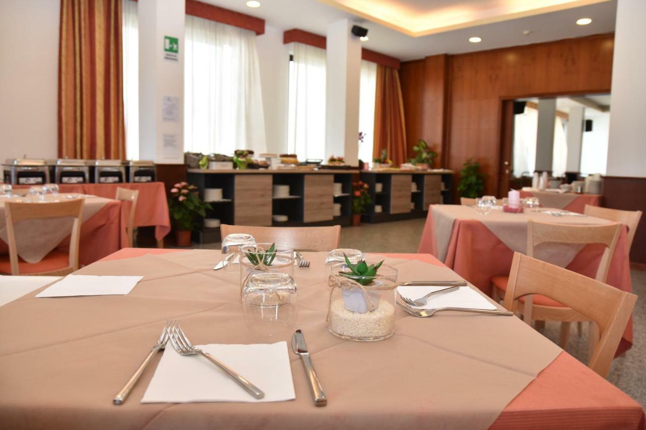 Hotel Excelsior Montesilvano Marina Екстериор снимка