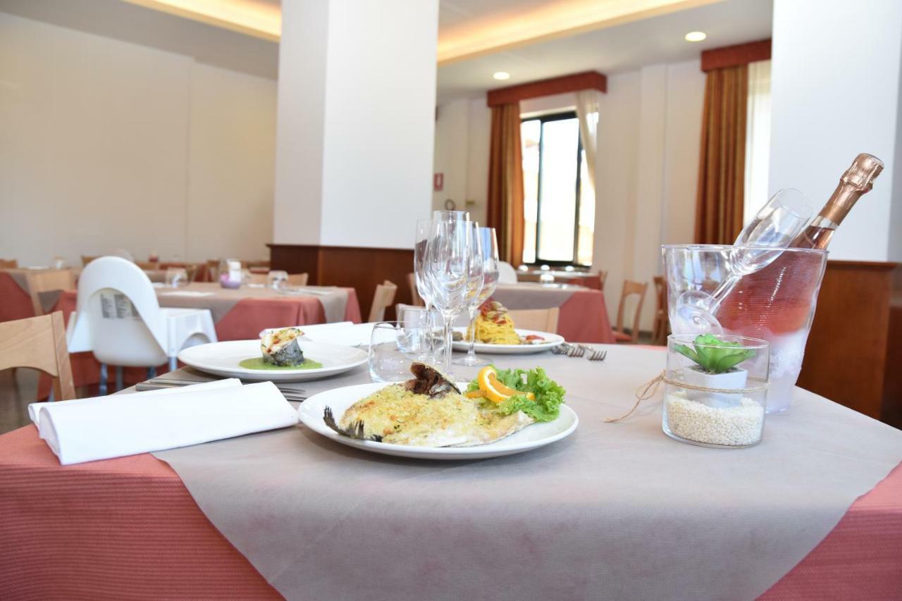 Hotel Excelsior Montesilvano Marina Екстериор снимка