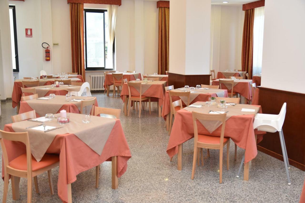 Hotel Excelsior Montesilvano Marina Екстериор снимка