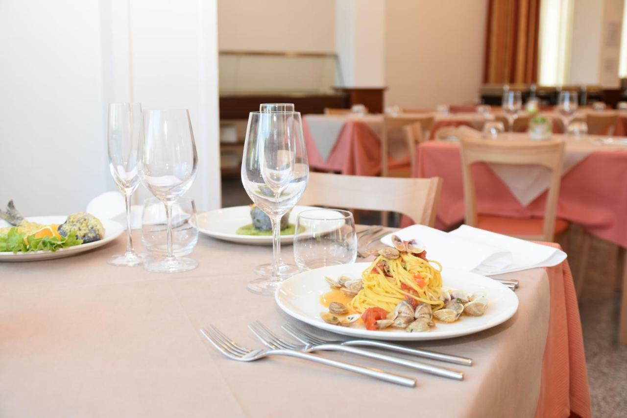 Hotel Excelsior Montesilvano Marina Екстериор снимка