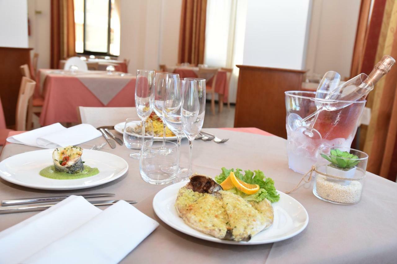 Hotel Excelsior Montesilvano Marina Екстериор снимка