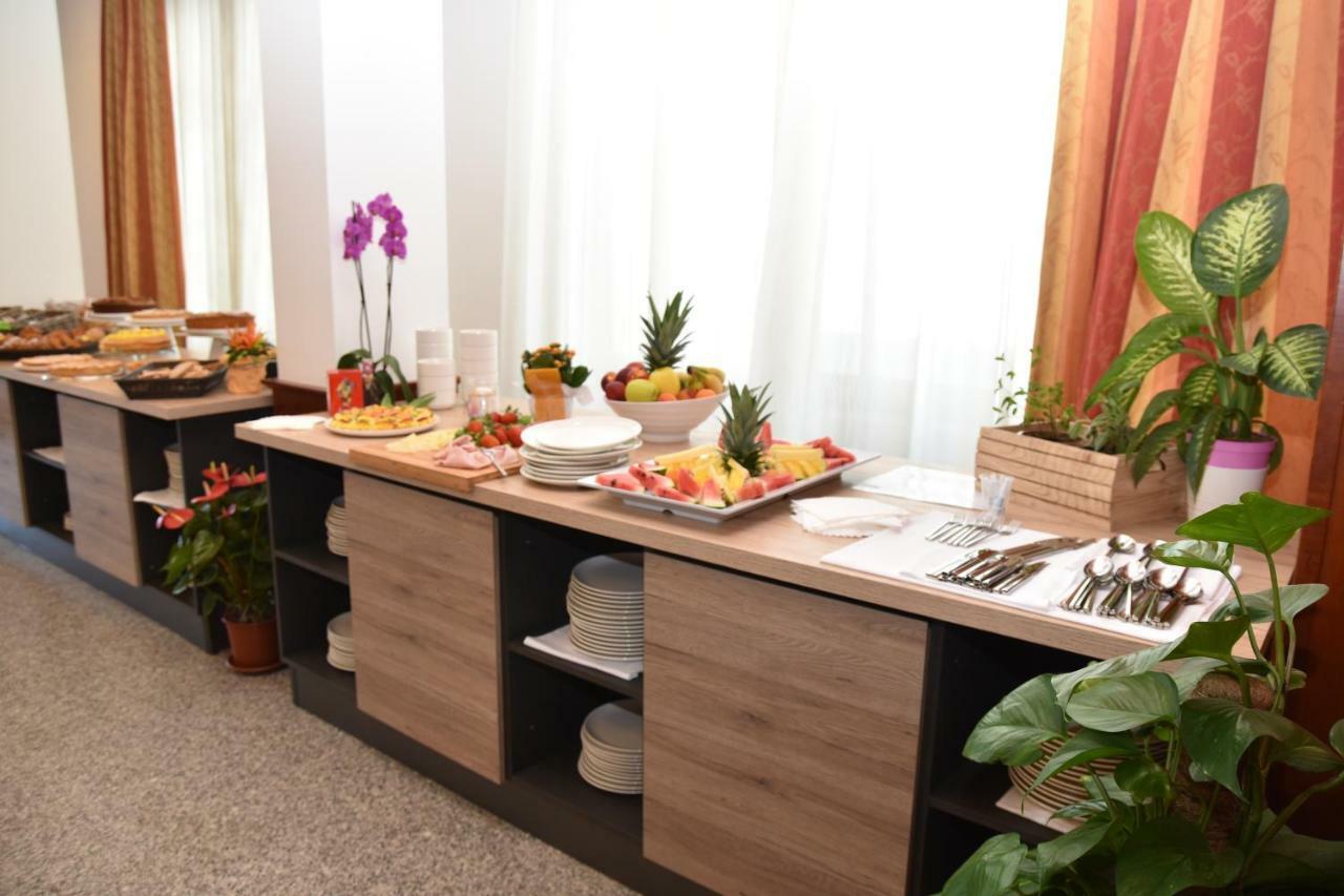 Hotel Excelsior Montesilvano Marina Екстериор снимка