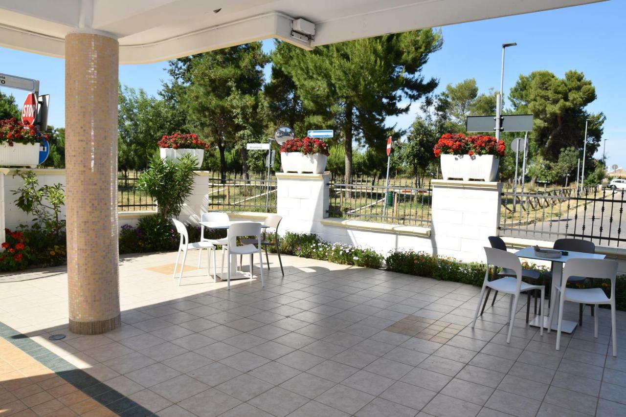 Hotel Excelsior Montesilvano Marina Екстериор снимка