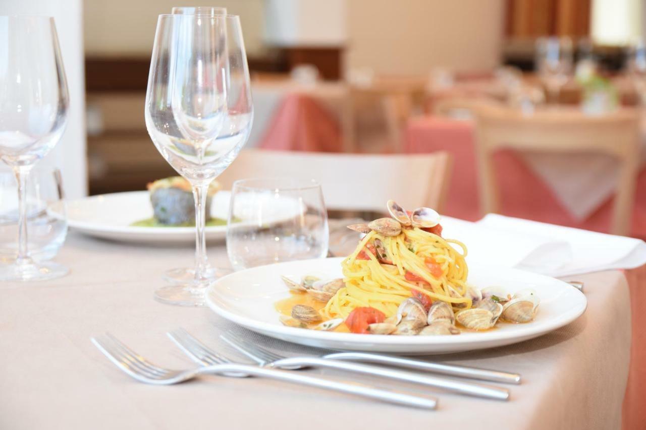 Hotel Excelsior Montesilvano Marina Екстериор снимка