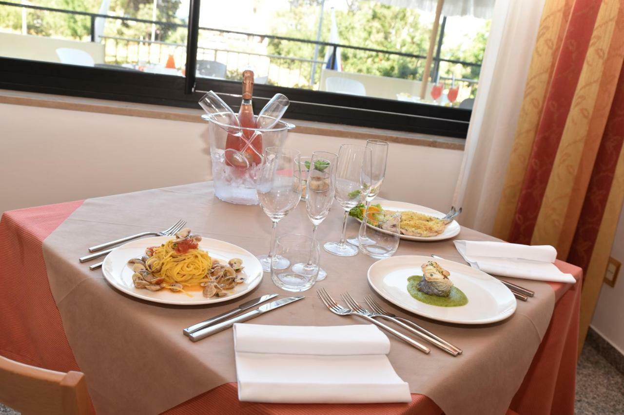 Hotel Excelsior Montesilvano Marina Екстериор снимка