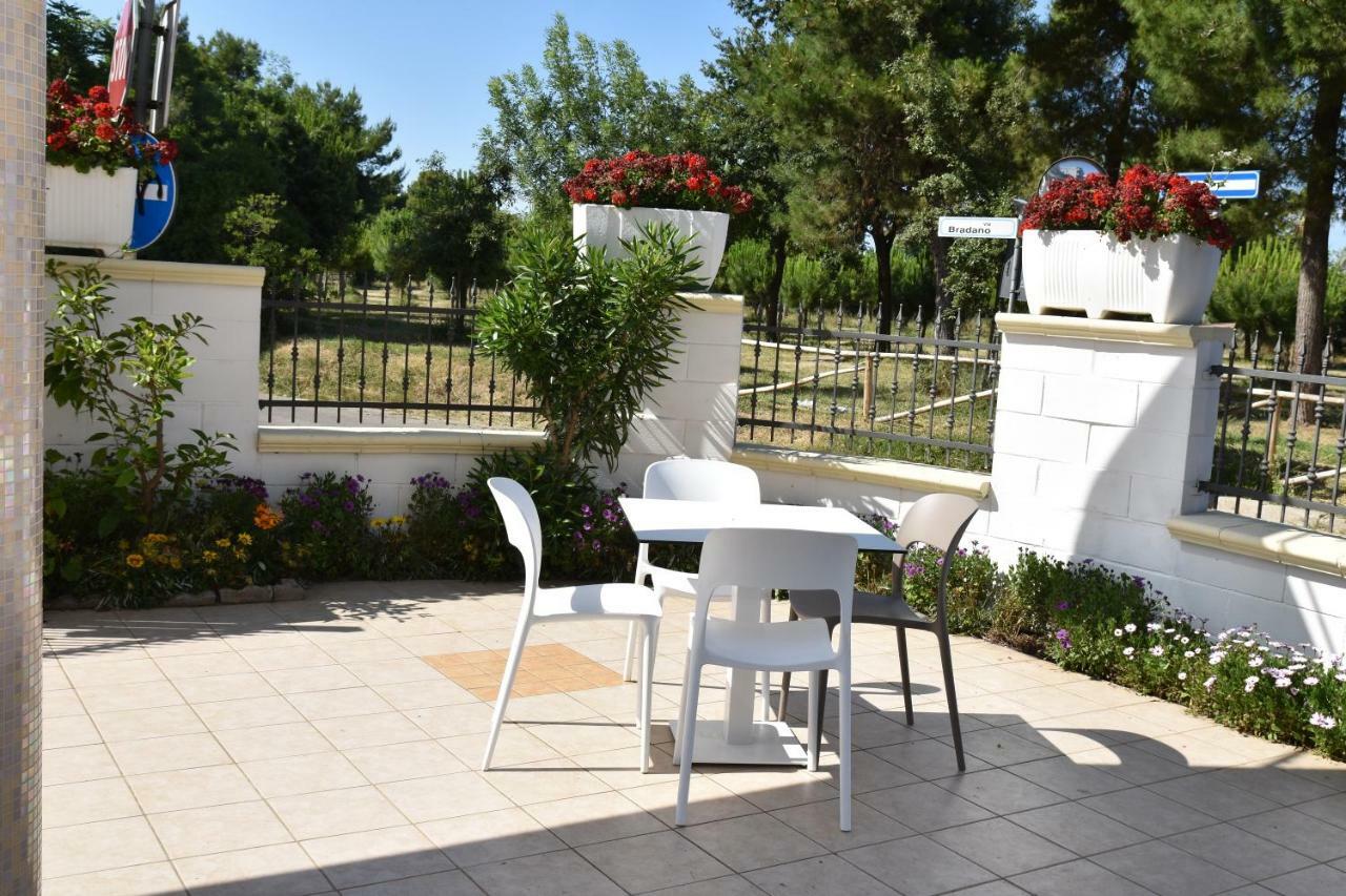 Hotel Excelsior Montesilvano Marina Екстериор снимка
