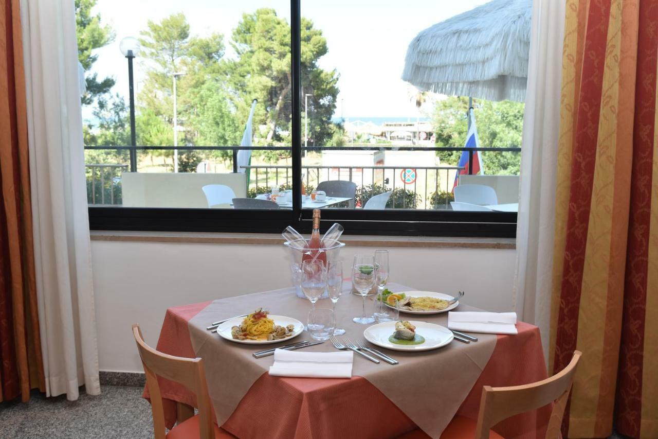 Hotel Excelsior Montesilvano Marina Екстериор снимка