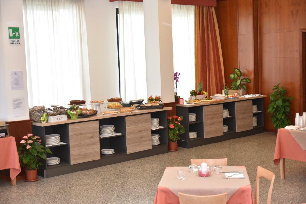 Hotel Excelsior Montesilvano Marina Екстериор снимка