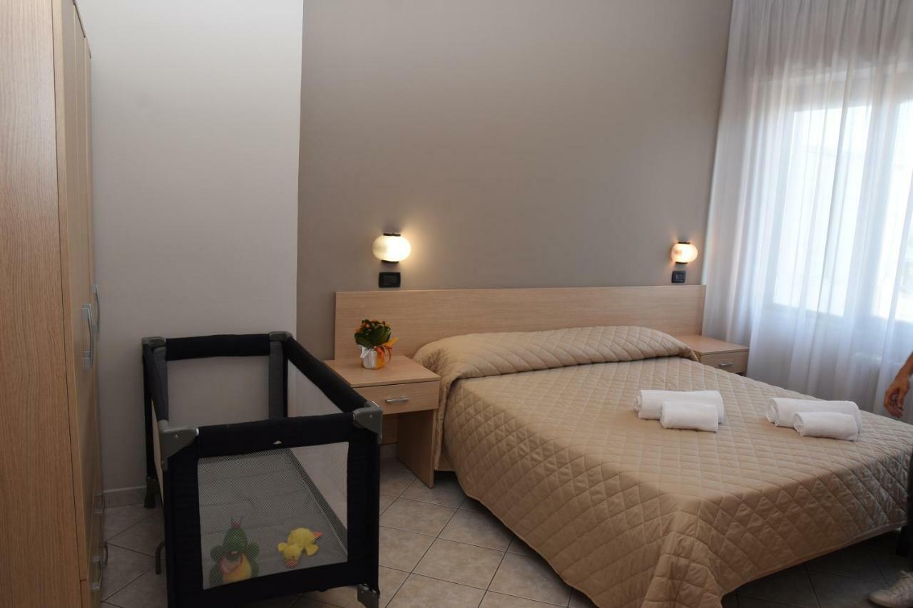 Hotel Excelsior Montesilvano Marina Екстериор снимка