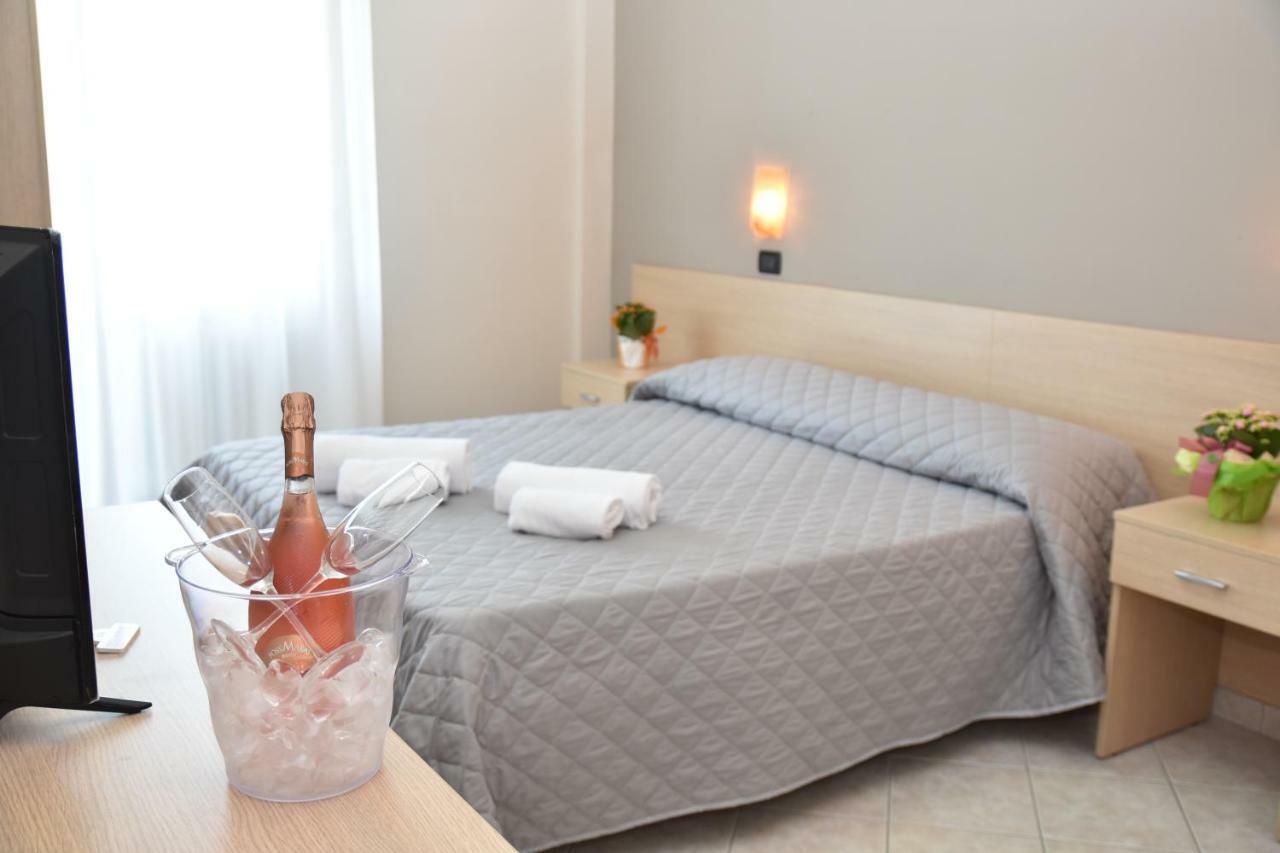 Hotel Excelsior Montesilvano Marina Екстериор снимка