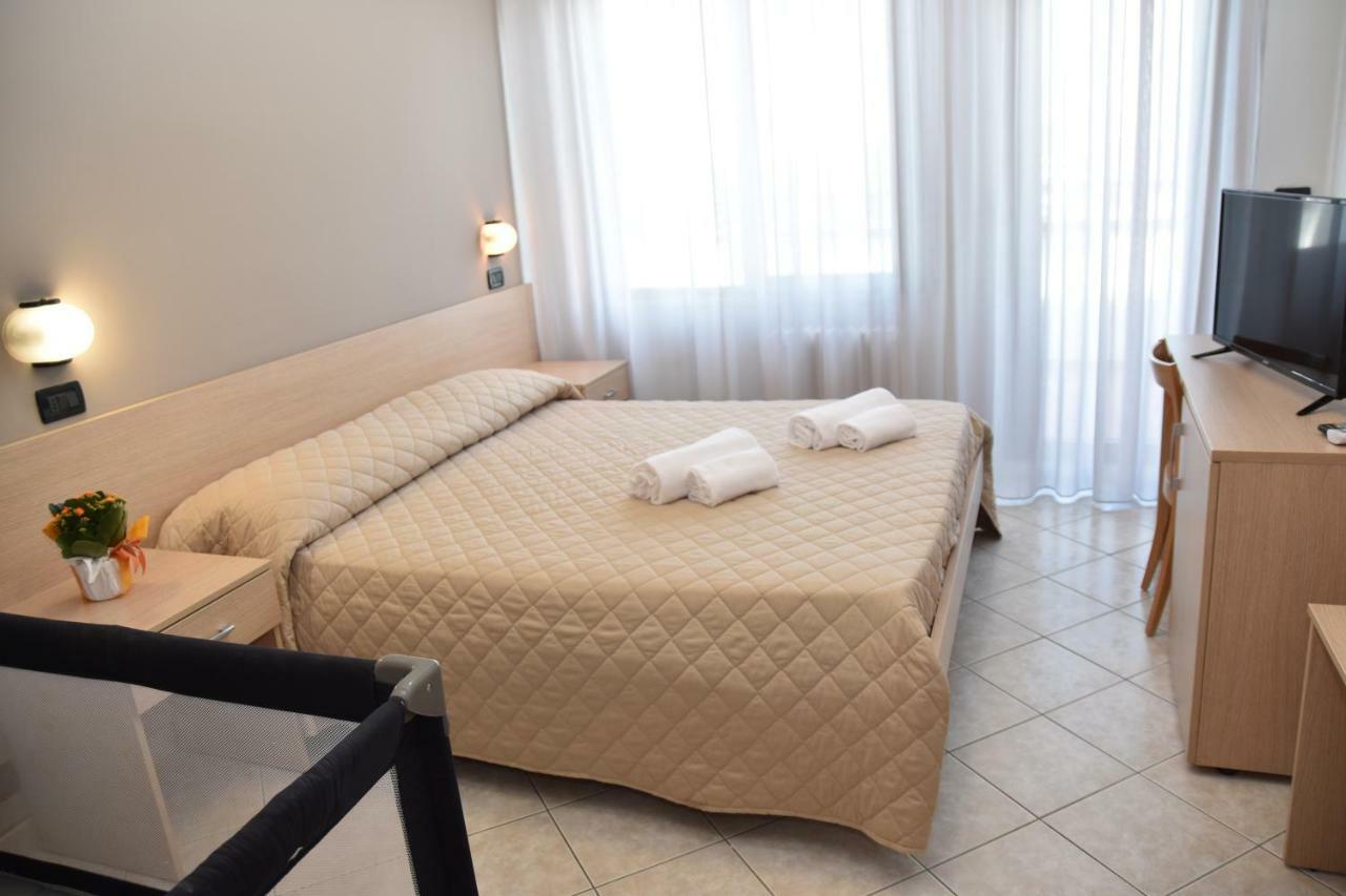 Hotel Excelsior Montesilvano Marina Екстериор снимка