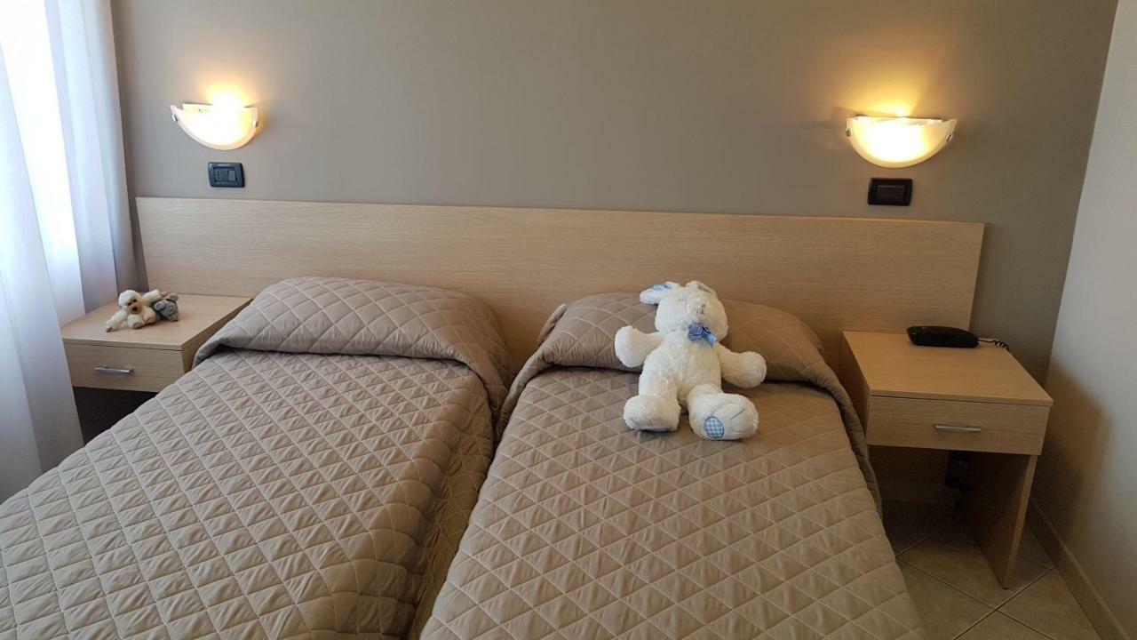 Hotel Excelsior Montesilvano Marina Екстериор снимка